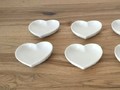 6 petites assiettes en forme de coeur