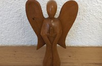 Ange de la prière en bois