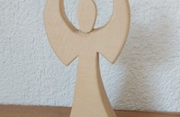 Ange de lumière en bois clair