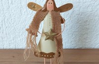 Ange avec écharpe et étoile
