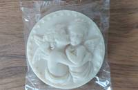 Savon avec 2 anges en relief
