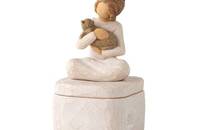 Willow Tree girl with cat Kindness Box- Fille avec chat gentillesse boite