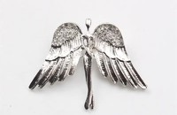 Broche ange avec ailes brillantes