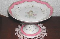 Plat sur pied ANGE avec bordure rose